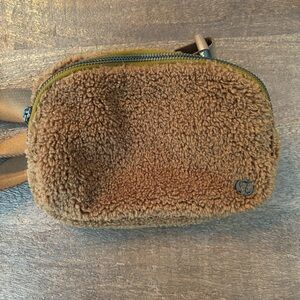Lululemon Sherpa belt bag